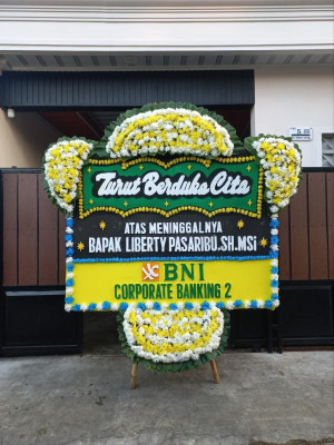 Papan Bunga Duka di Pantai Sagu