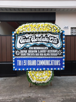 Papan Bunga Duka di Pantai Sagu